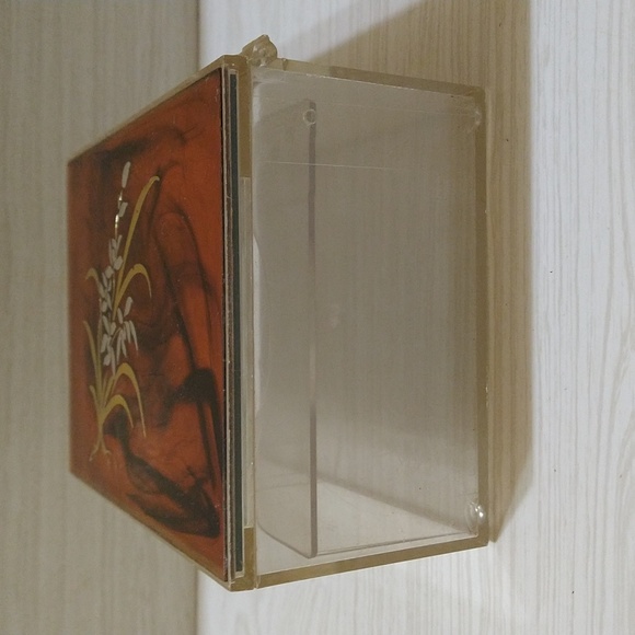 Tortoise Shell Lucite Acrylic MCM Jewelry Storage Box Embossed Flowers - Picture 6 of 7